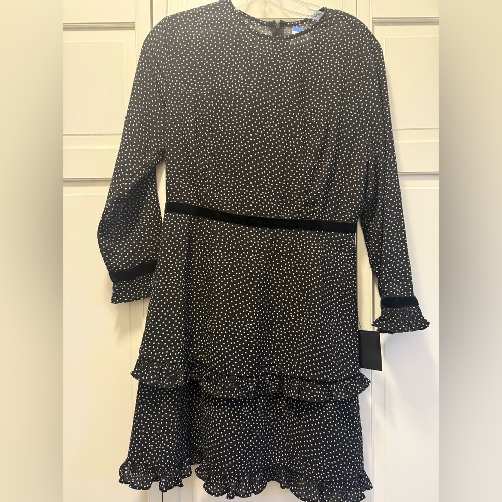 Lulu’s NWT 🤩⭐️! Black polka dot velvet dress. Size medium